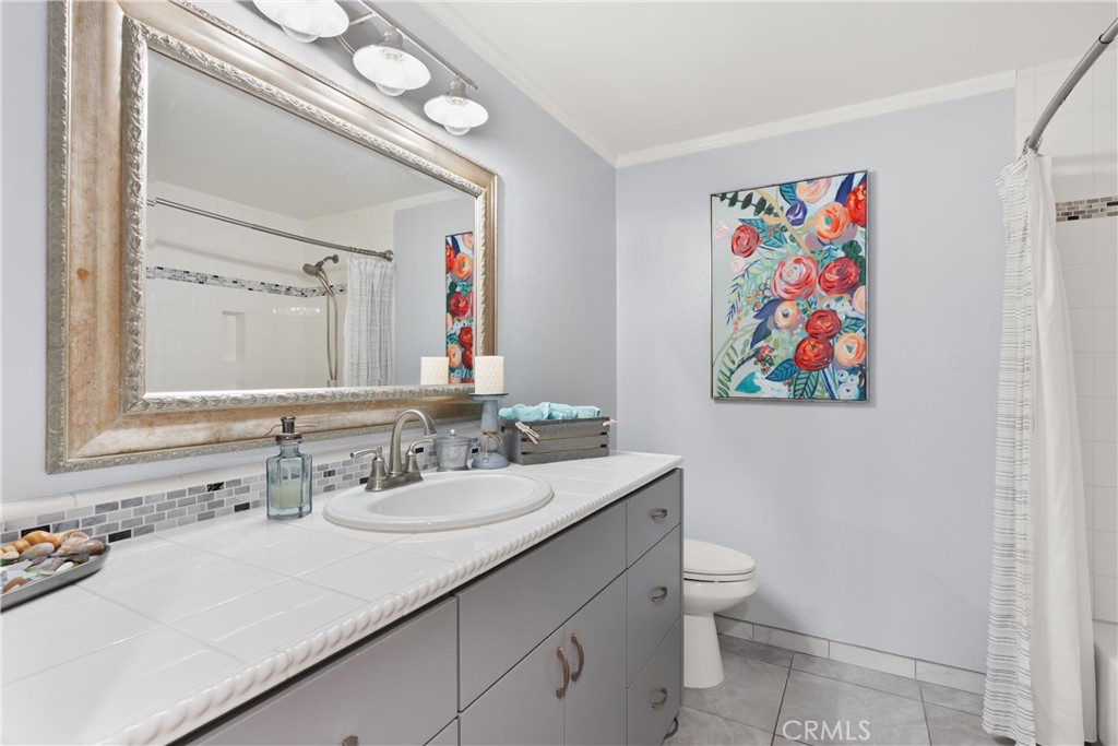 384 Redondo Avenue 205