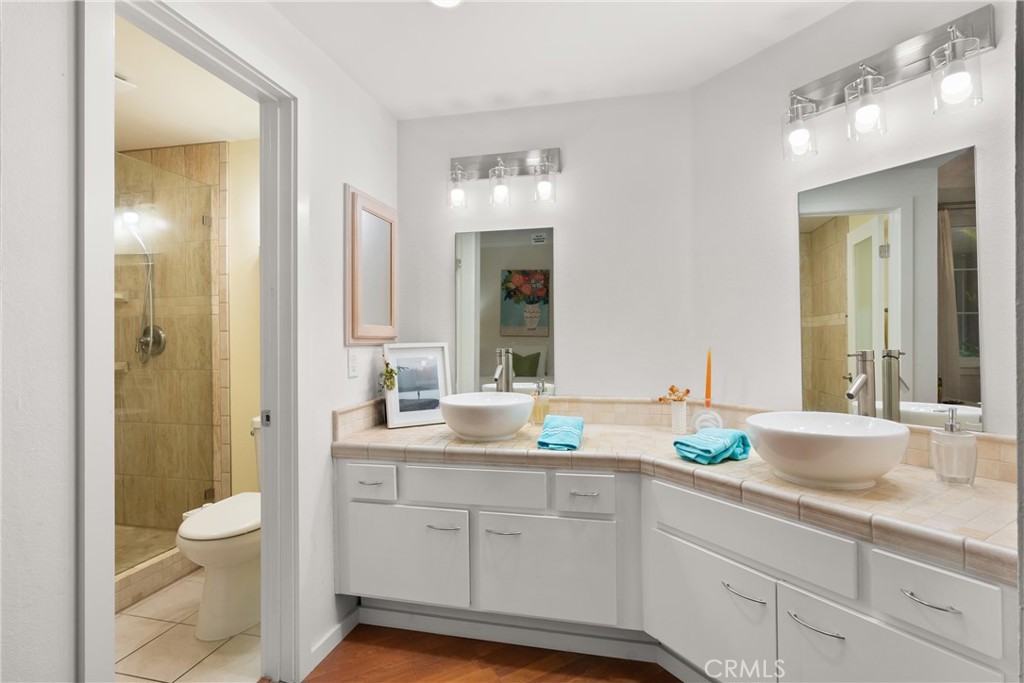 384 Redondo Avenue 205