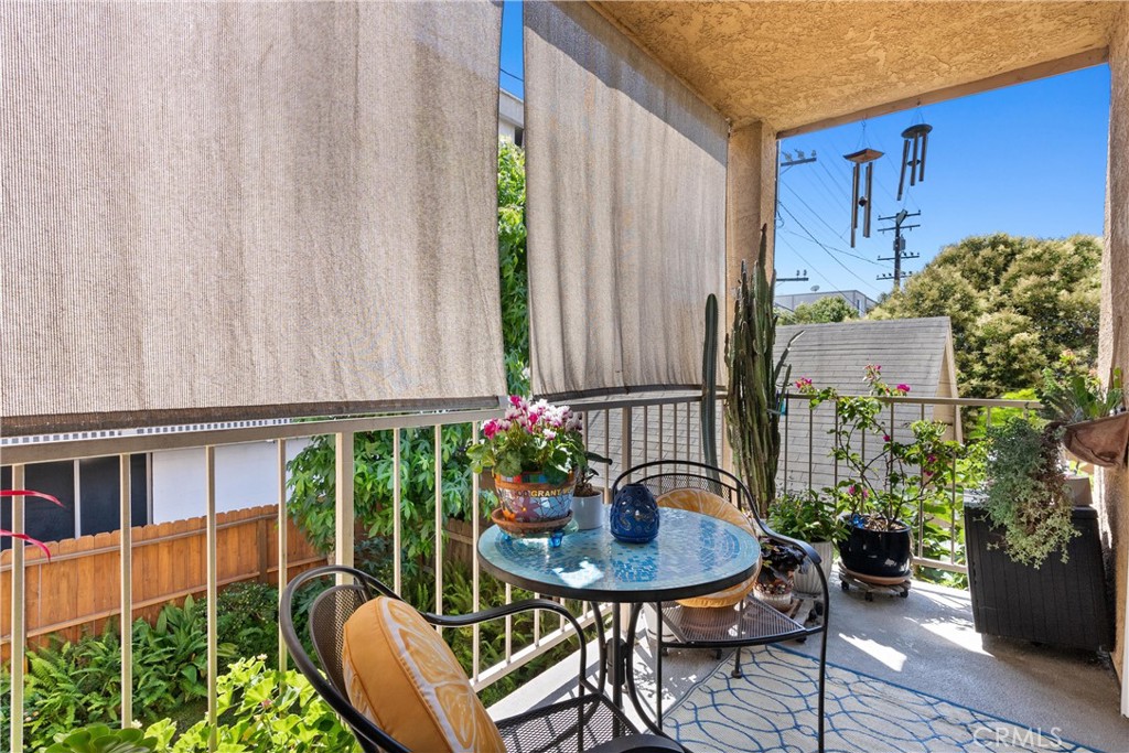 384 Redondo Avenue 205