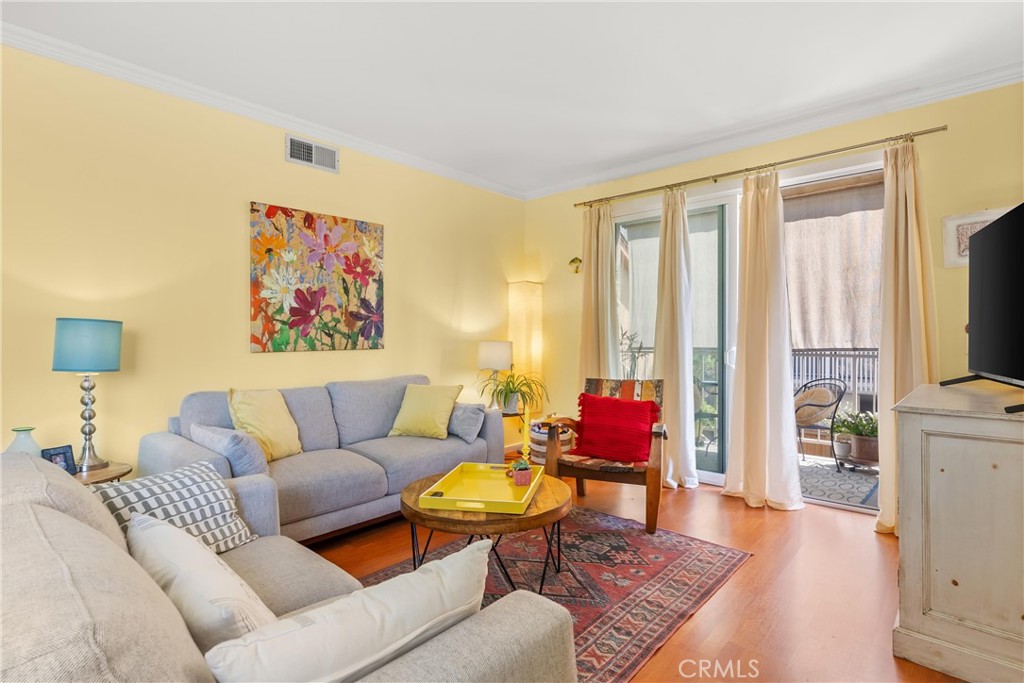 384 Redondo Avenue 205