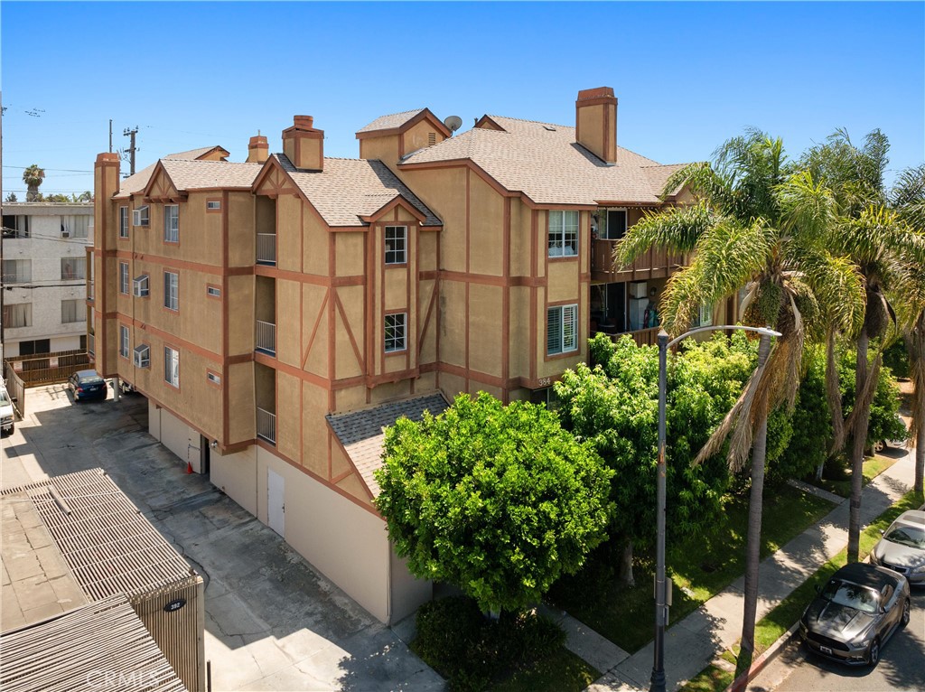 384 Redondo Avenue 205