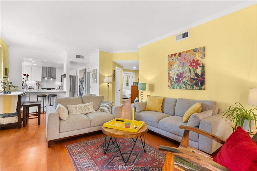 384 Redondo Avenue 205