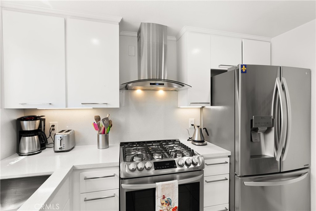 384 Redondo Avenue 205