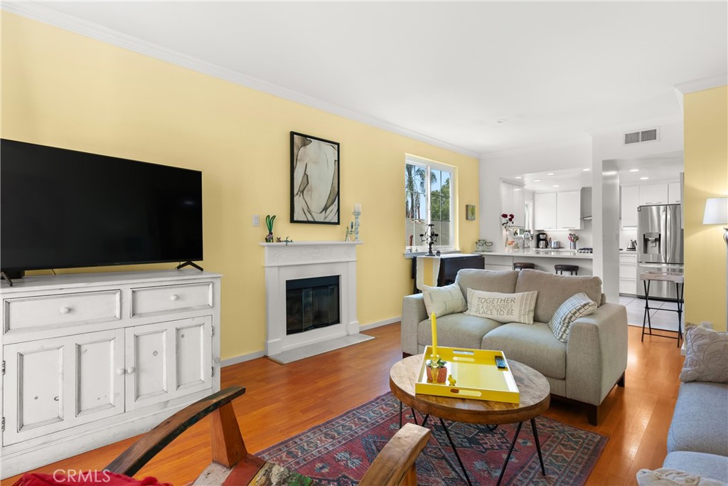 384 Redondo Avenue 205