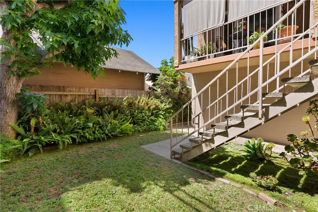 384 Redondo Avenue 205