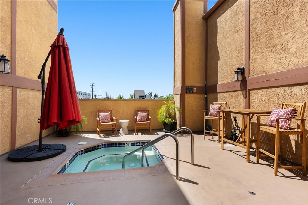 384 Redondo Avenue 205