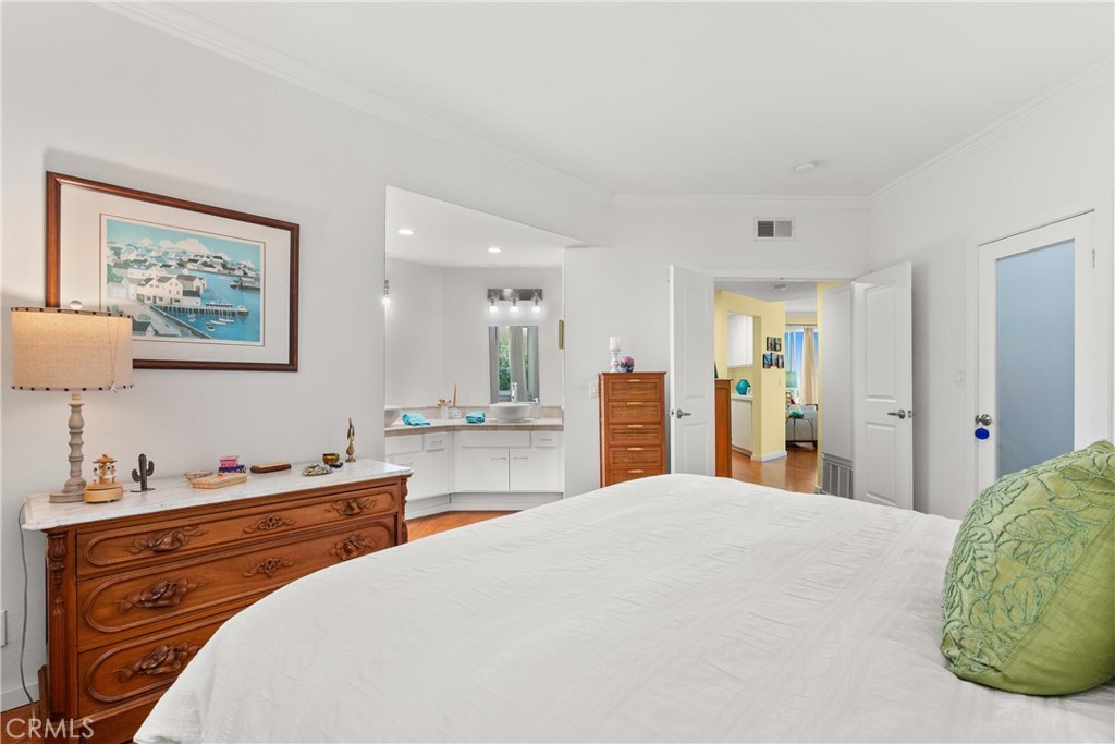 384 Redondo Avenue 205