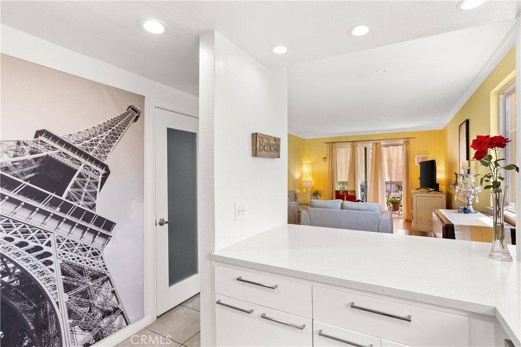 384 Redondo Avenue 205