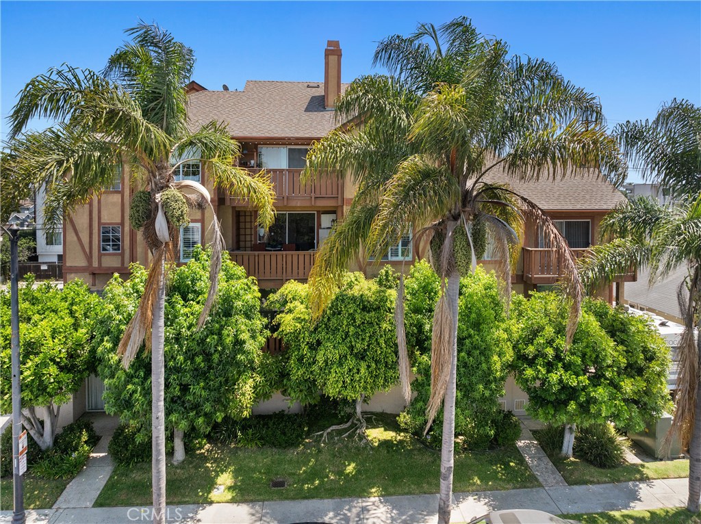 384 Redondo Avenue 205