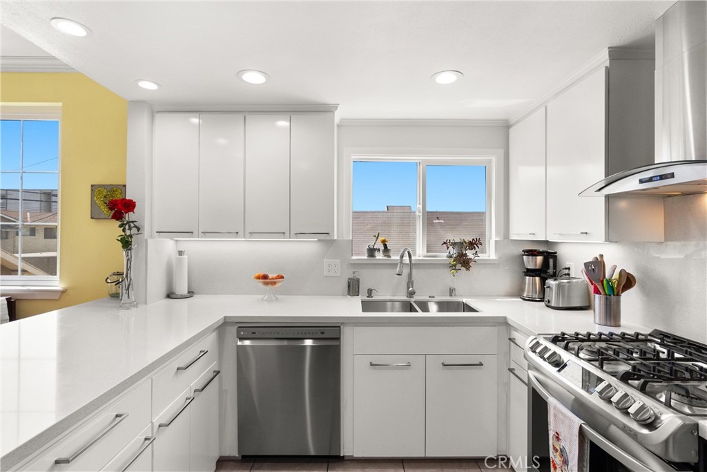 384 Redondo Avenue 205