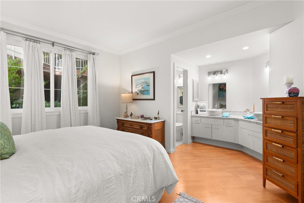 384 Redondo Avenue 205