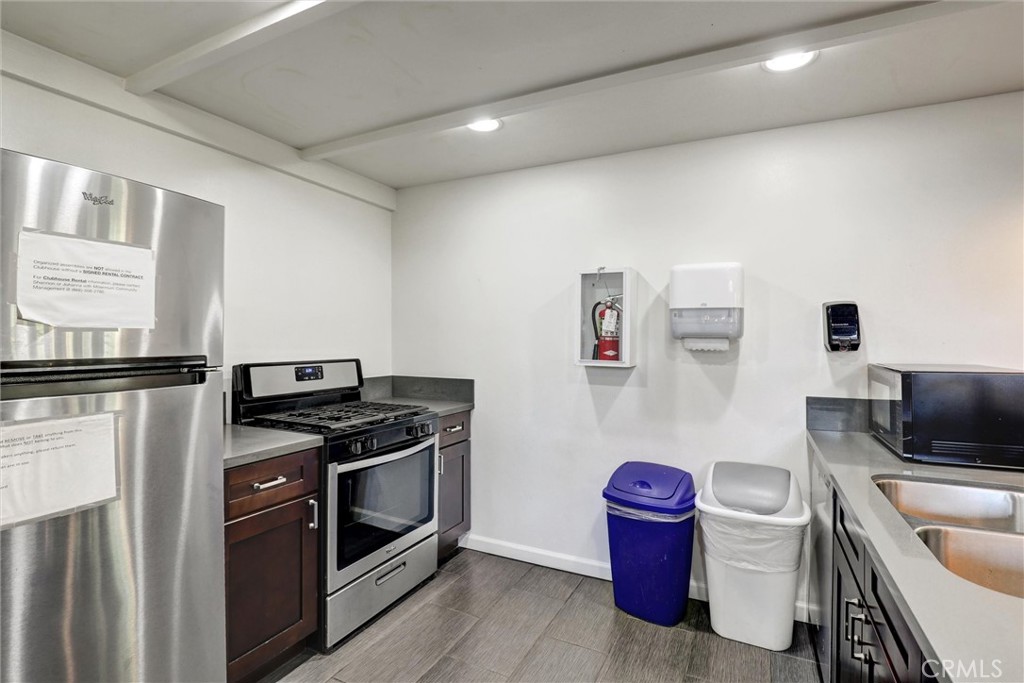 3723 Country Club Drive 9