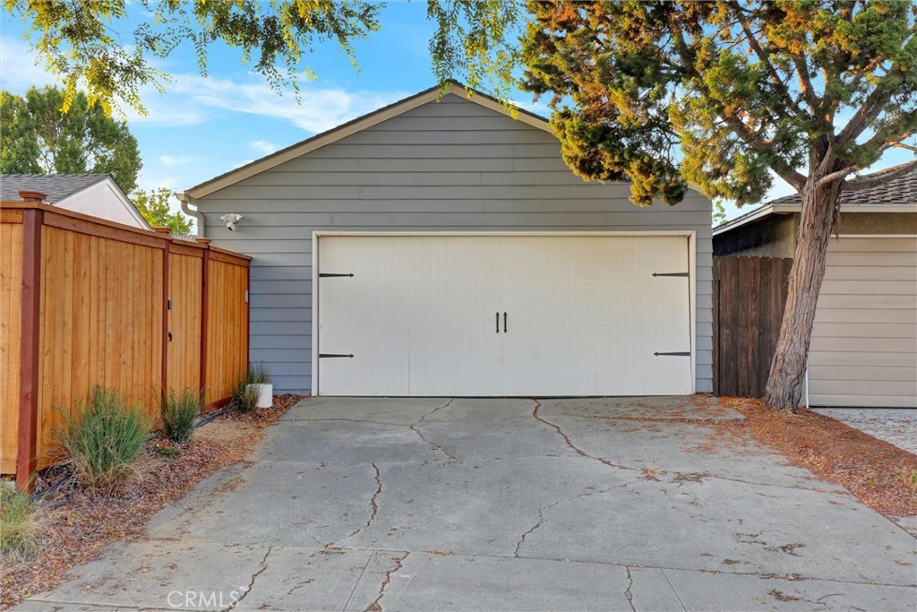 3902 North Marshall Way