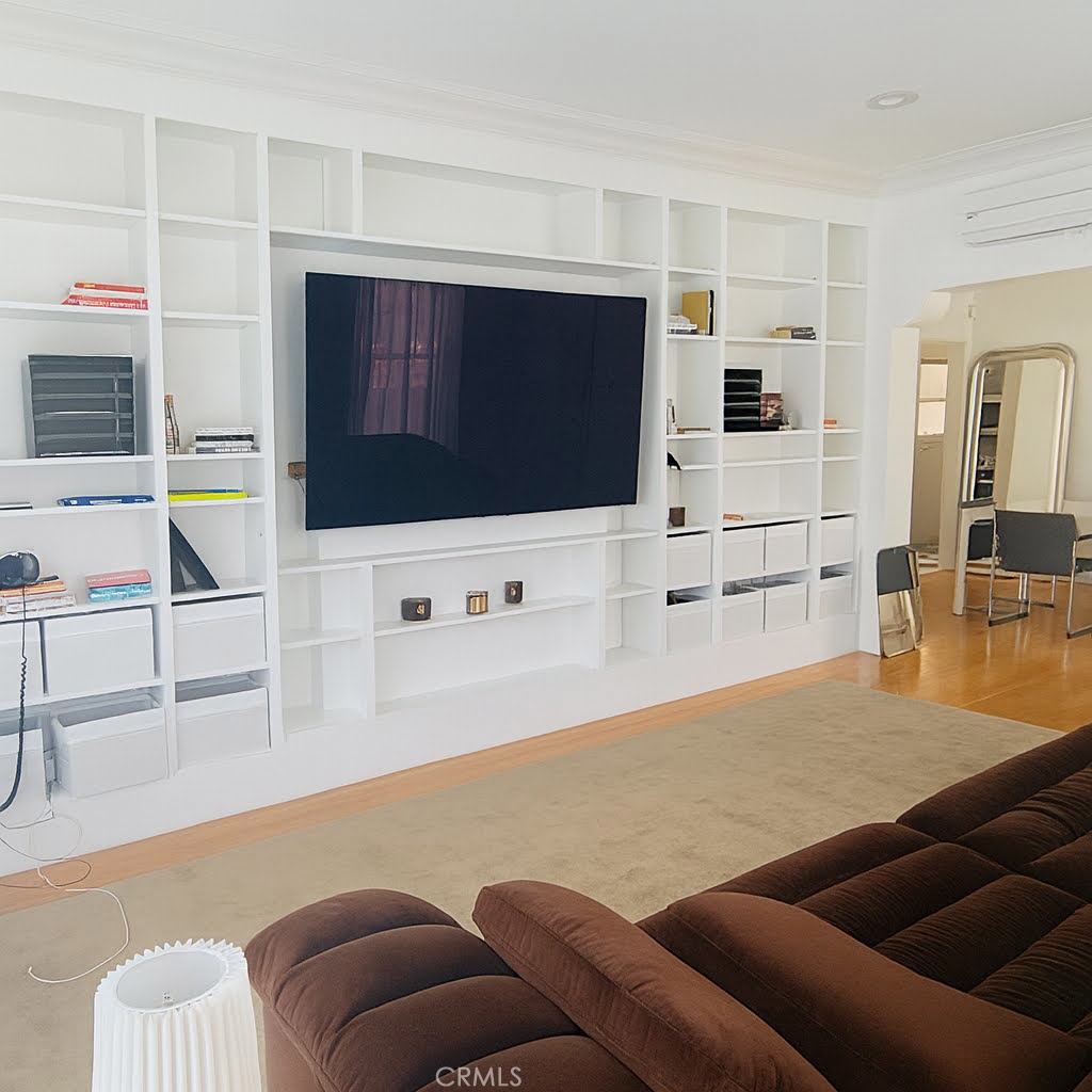 4522 Saint Elmo Drive