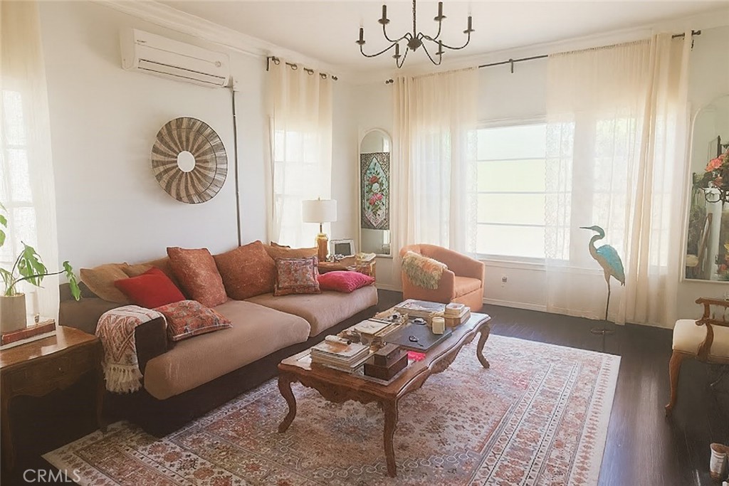 4522 Saint Elmo Drive