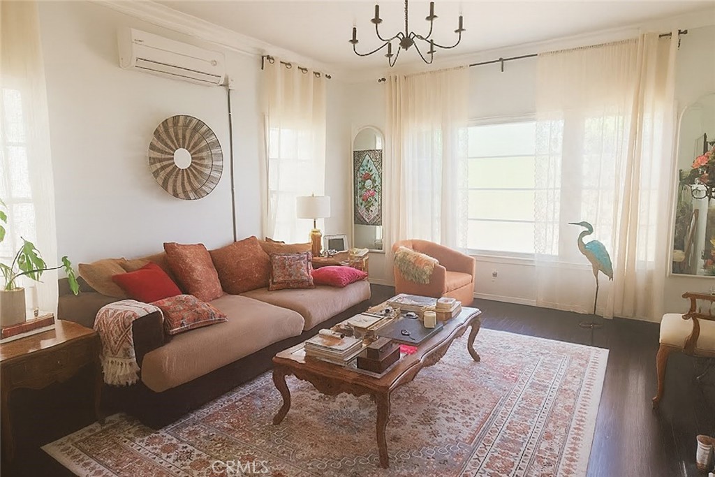 4522 Saint Elmo Drive