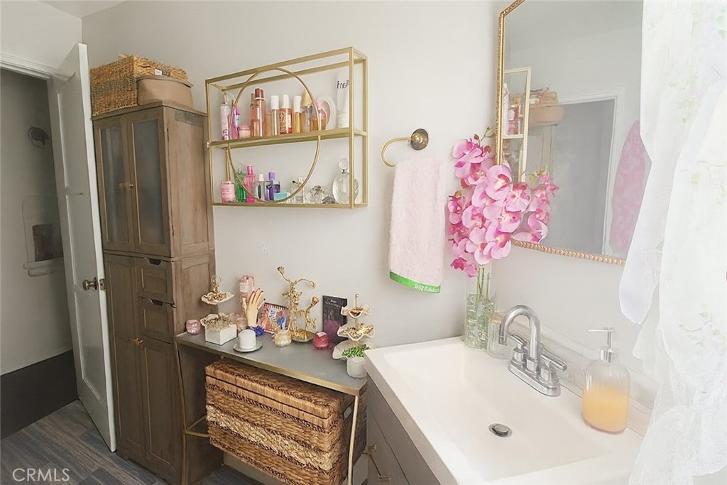 4522 Saint Elmo Drive