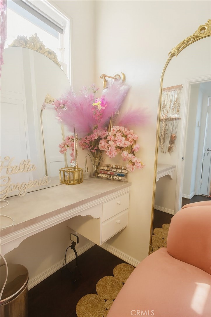 4522 Saint Elmo Drive