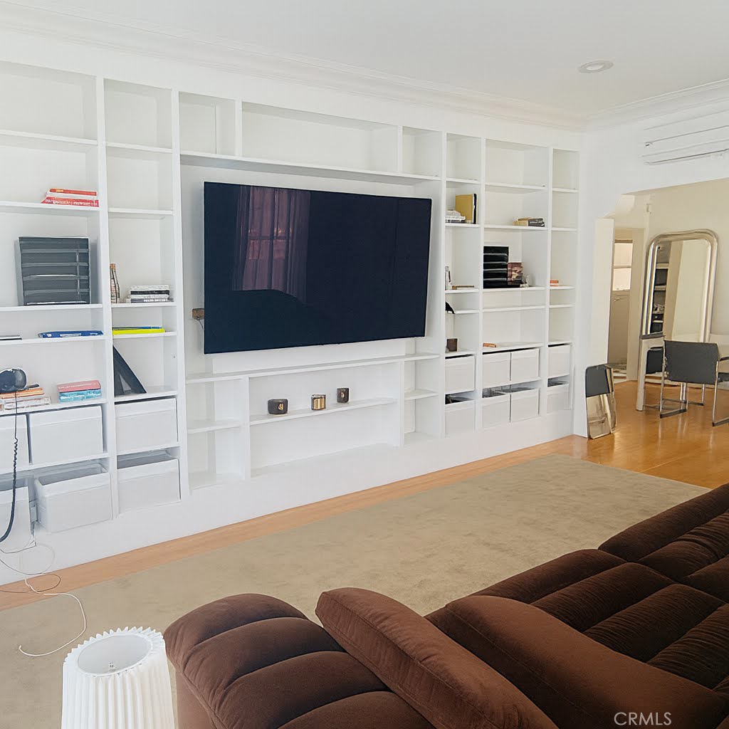 4522 Saint Elmo Drive