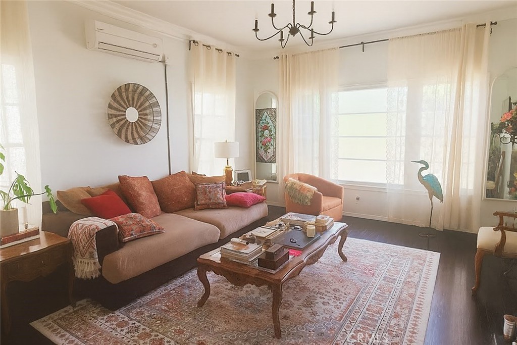 4522 Saint Elmo Drive