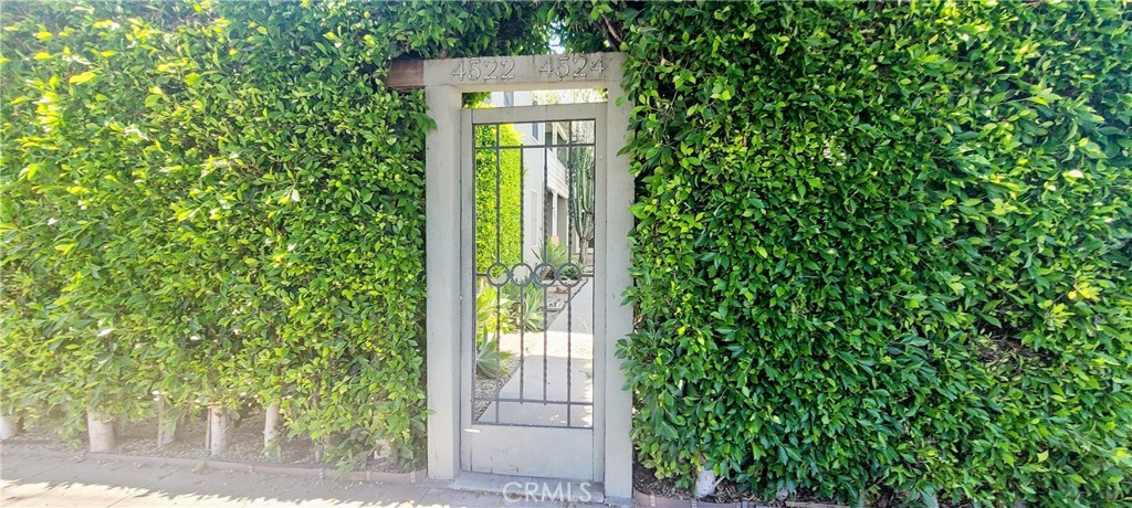 4522 Saint Elmo Drive