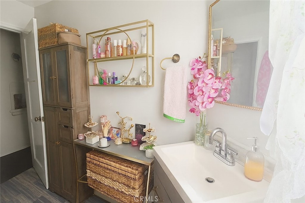 4522 Saint Elmo Drive