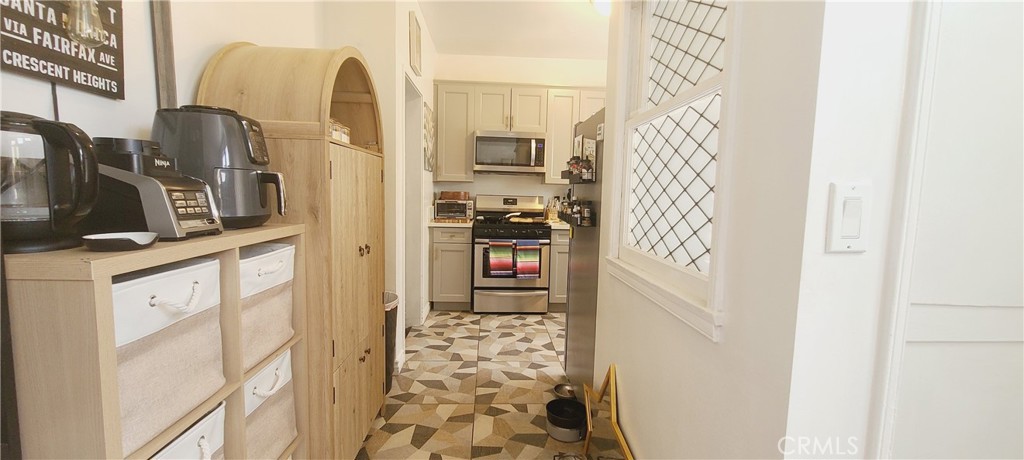 4522 Saint Elmo Drive