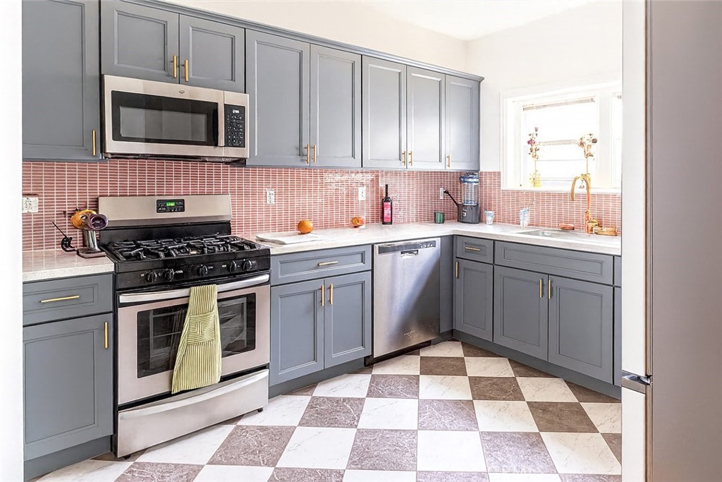 4522 Saint Elmo Drive