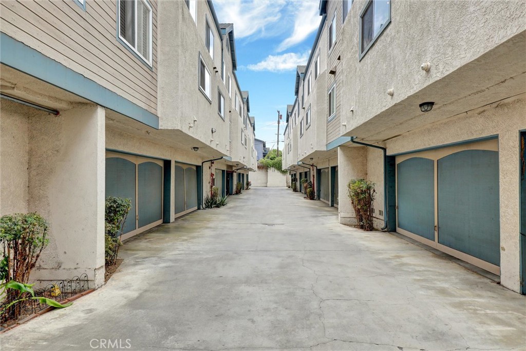 533 Walnut Avenue 7