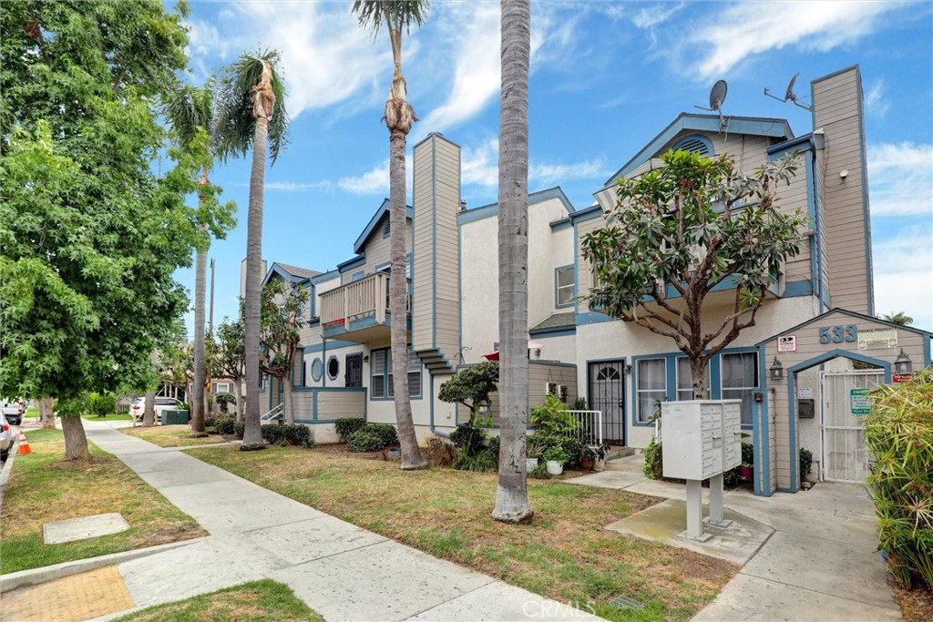 533 Walnut Avenue 7