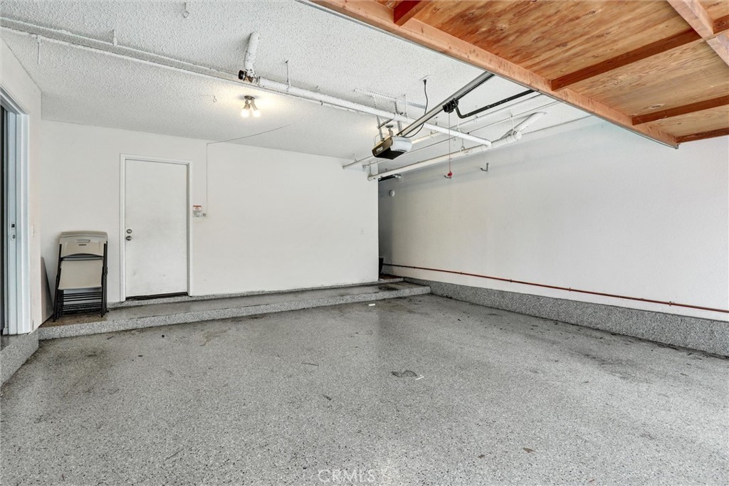 533 Walnut Avenue 7