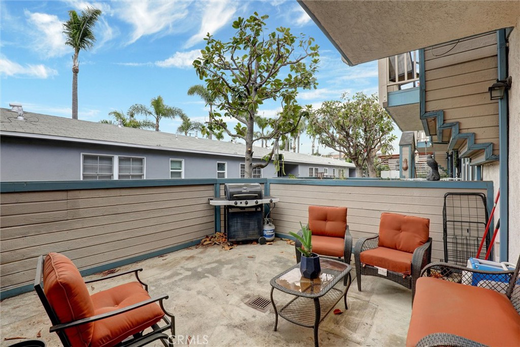 533 Walnut Avenue 7