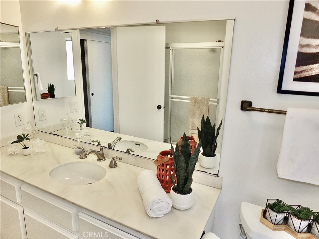 3933 N Virginia Road 308