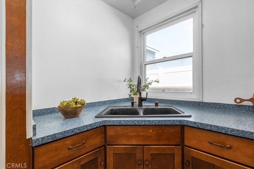 5907 Ibbetson Avenue