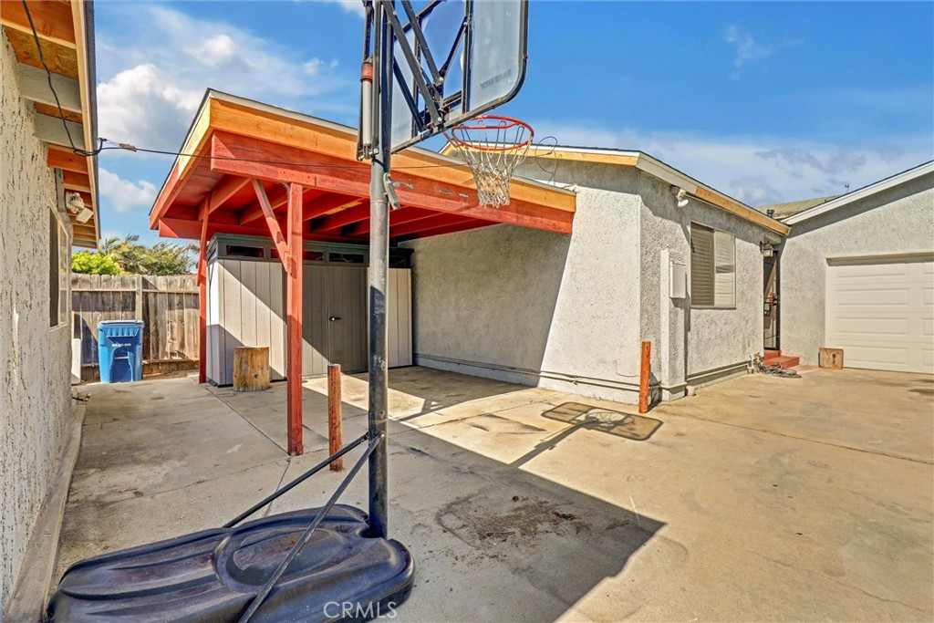 15616 Sombra Avenue