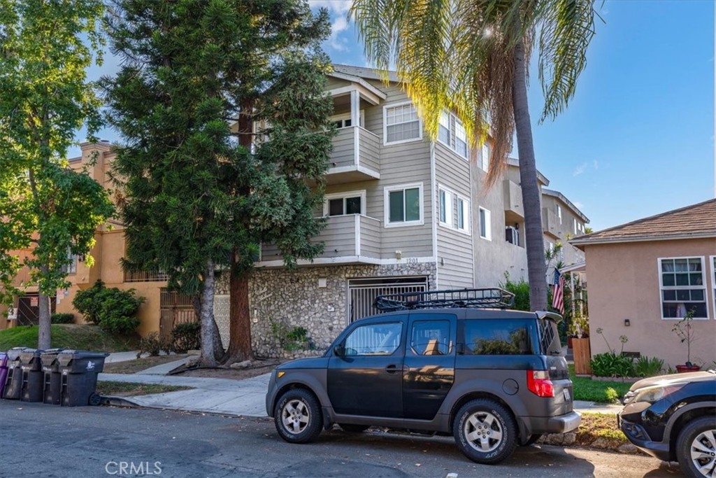 1201 1201 Belmont Avenue 303