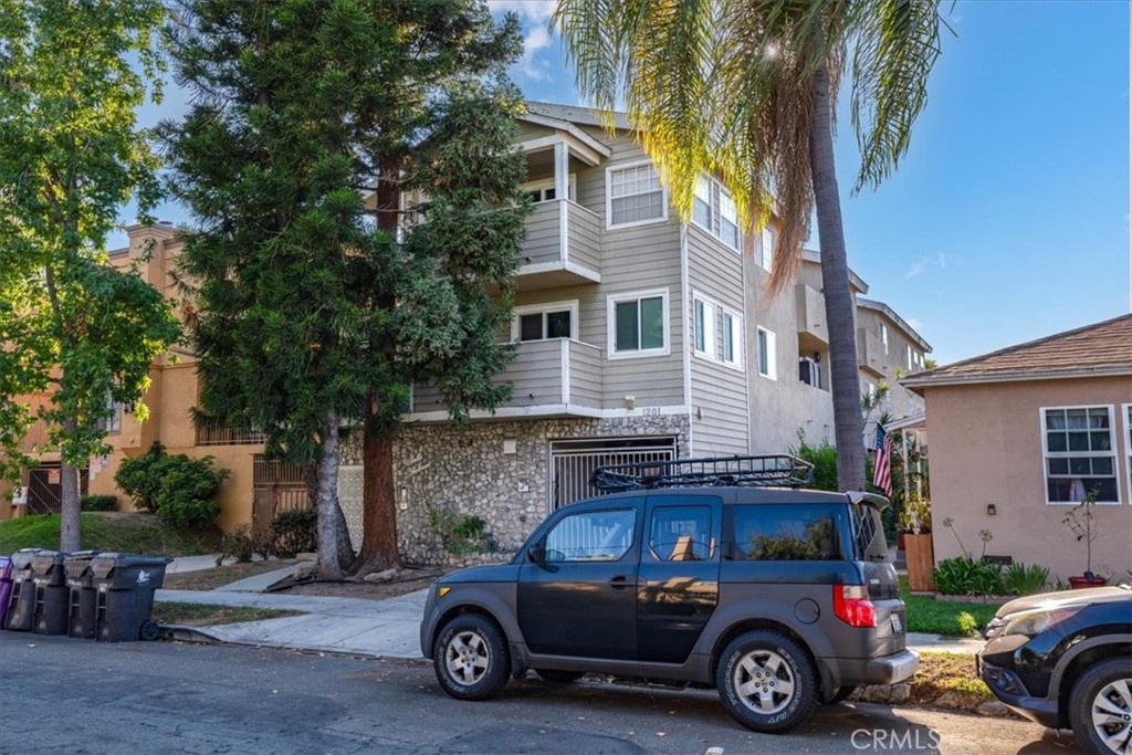 1201 1201 Belmont Avenue 303