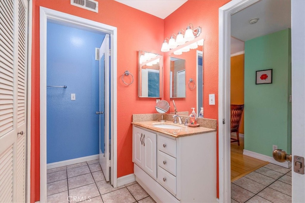 3913 N North Virginia Road 203