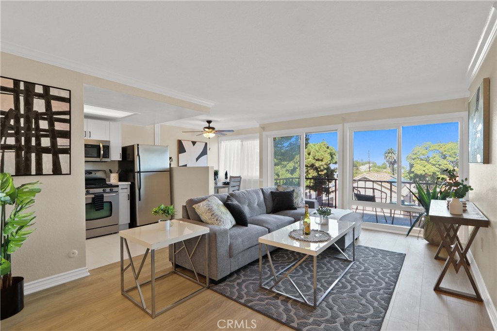 2030 S Cabrillo Avenue 206