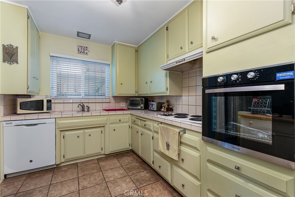 1273 E Appleton St 3