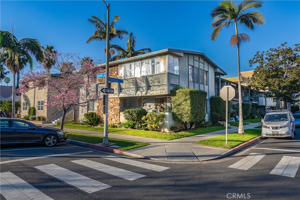 1273 E Appleton St 3