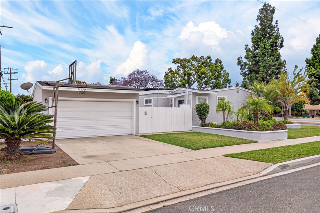 3616 N BellFlower Boulevard