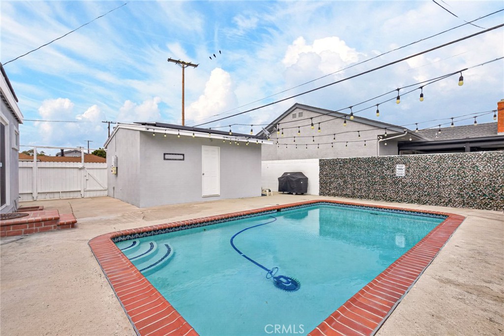 3616 N BellFlower Boulevard