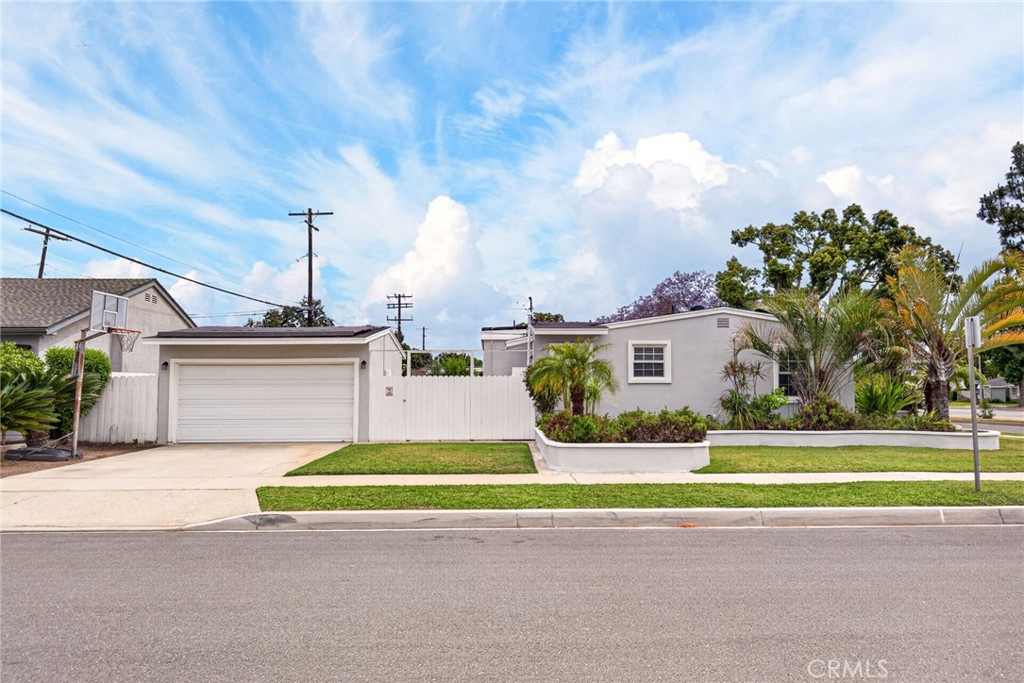 3616 N BellFlower Boulevard