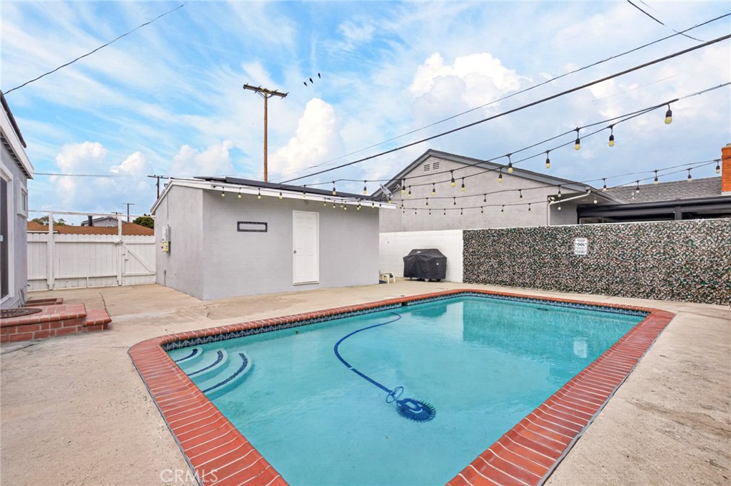 3616 N BellFlower Boulevard