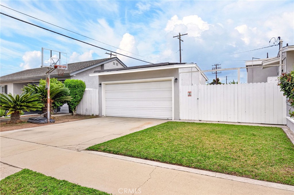 3616 N BellFlower Boulevard
