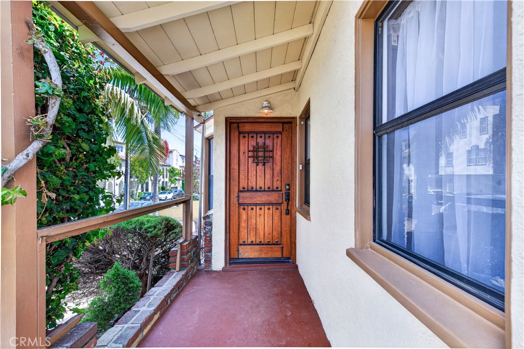 1899 Gladys Avenue