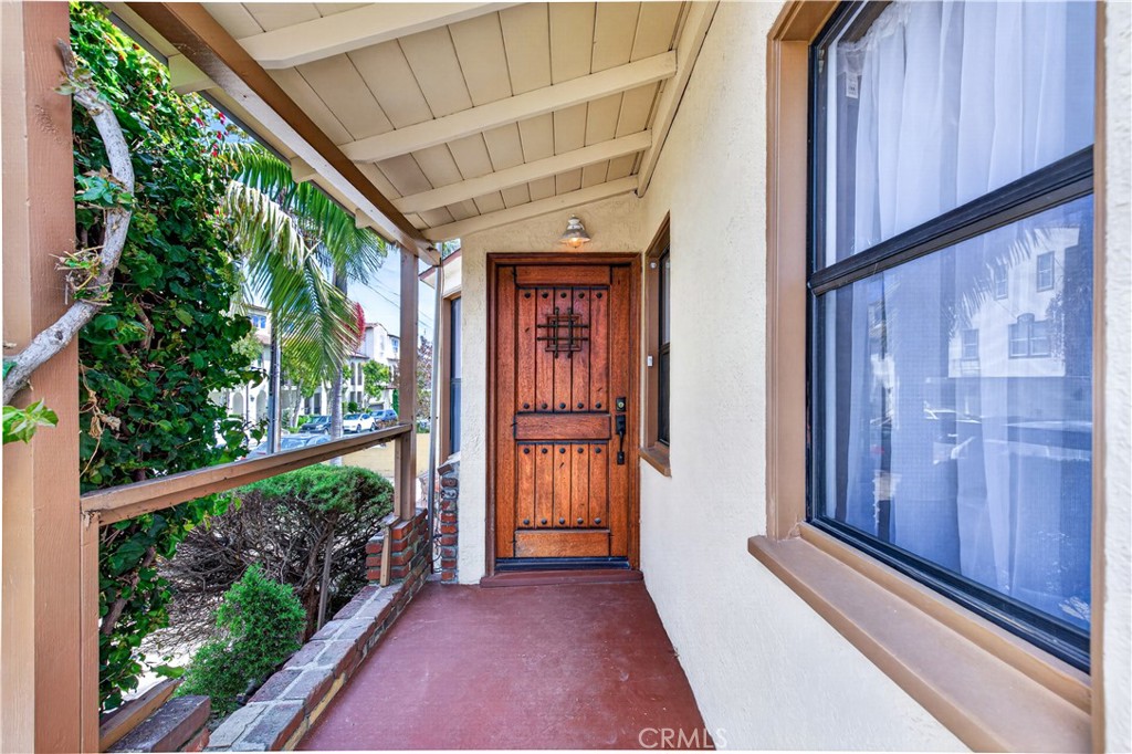 1899 Gladys Avenue
