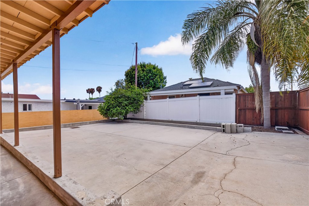 1899 Gladys Avenue