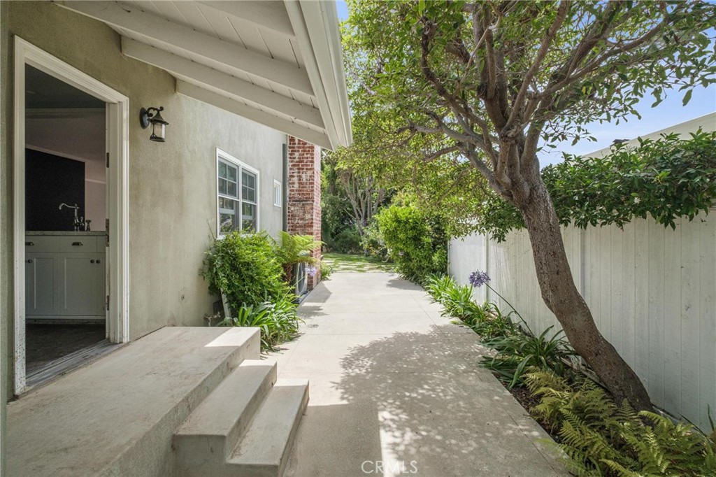 2641 Via Pacheco